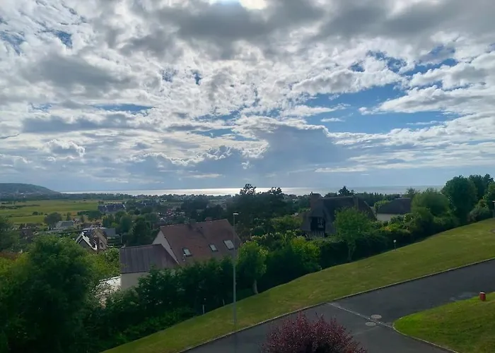 Vue - A Pieds شقة *